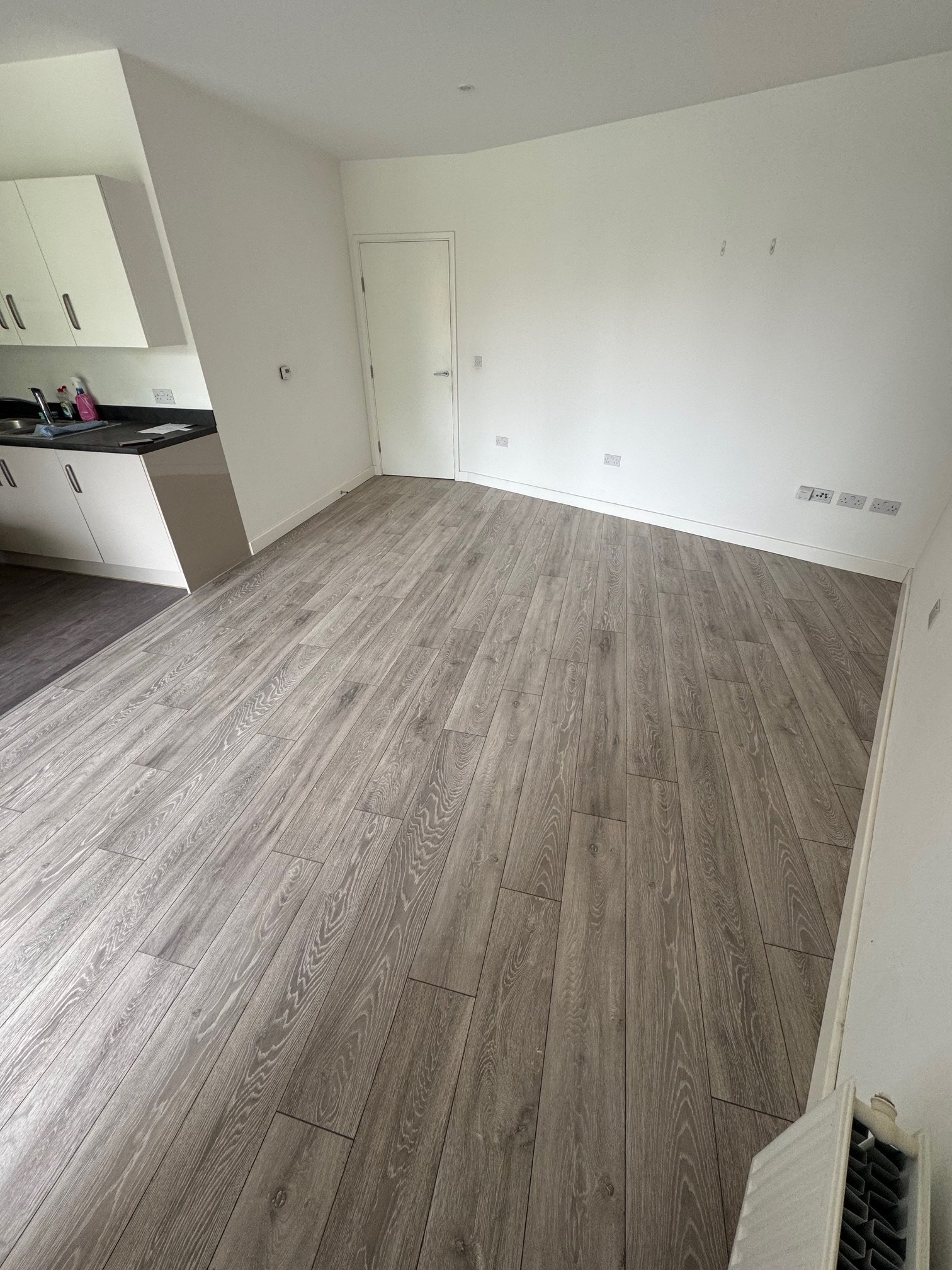 Harlesden Two-Bedroom Flat - Dartmoor Oak Laminate